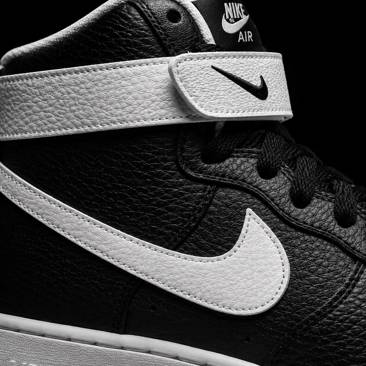 Nike Air Force 1 High '07 Black White, detalle de logo y material — Crazy!Duck Hype