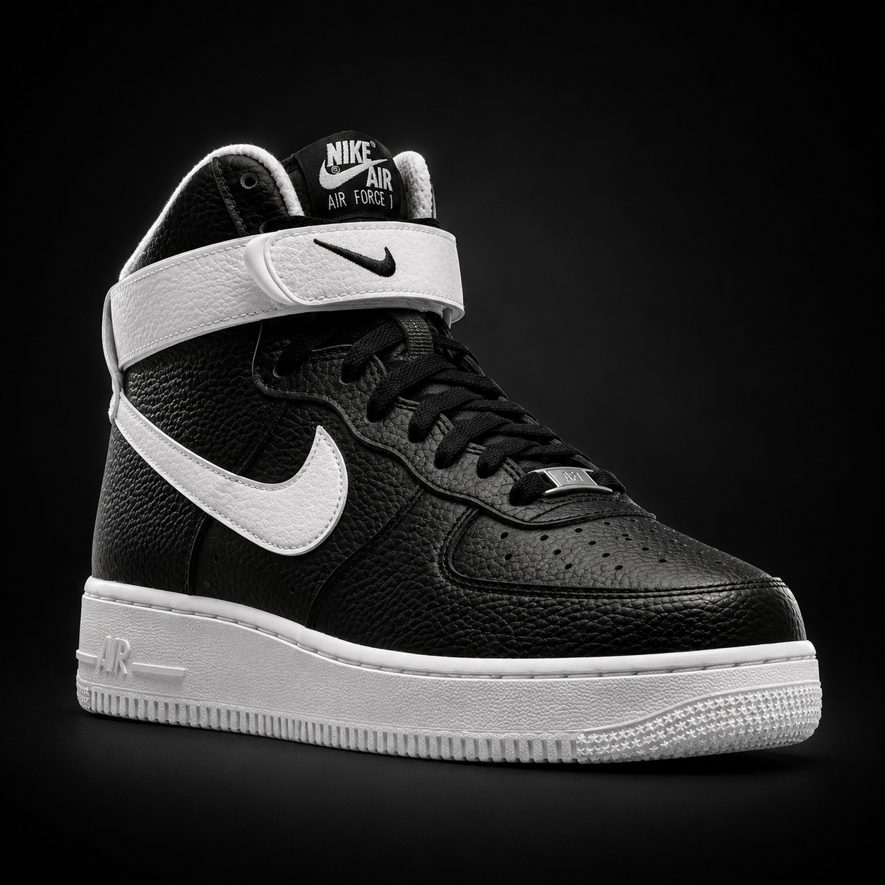 Nike Air Force 1 High '07 Black White, vista frontal — Crazy!Duck Hype