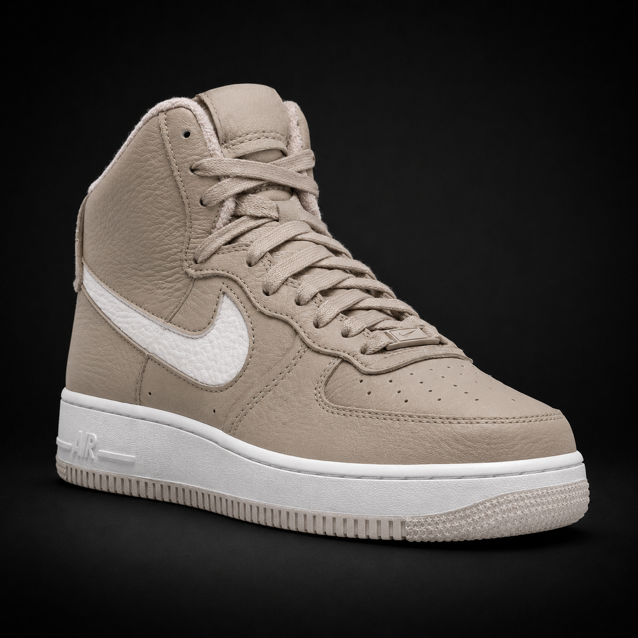 Nike Air Force 1 High '07 Sculpt Linen Sanddrift, vista frontal — Crazy!Duck Hype
