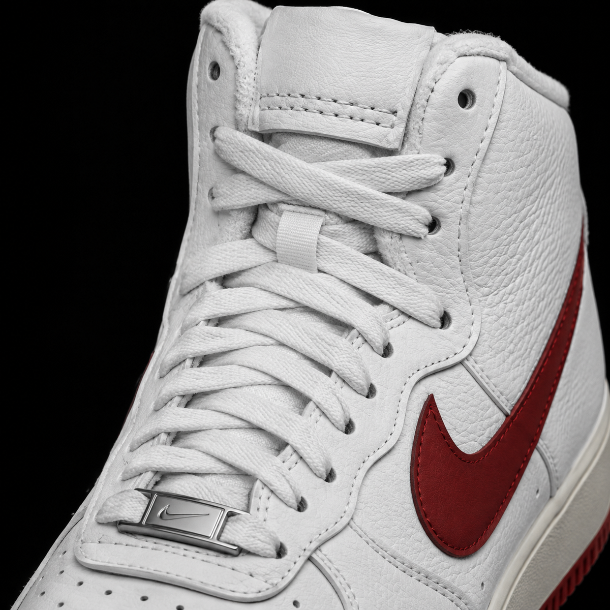 Nike Air Force 1 High '07 Summit White Gym Red, detalle de agujetas — Crazy!Duck Hype