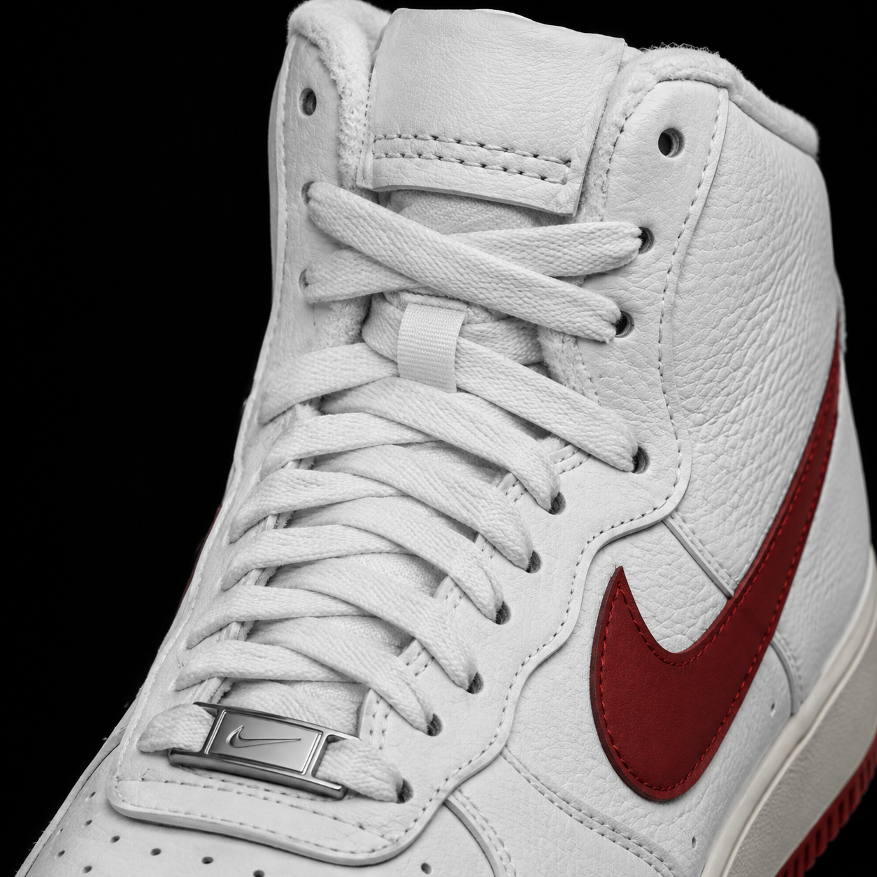 Nike Air Force 1 High '07 Summit White Gym Red, detalle de agujetas — Crazy!Duck Hype