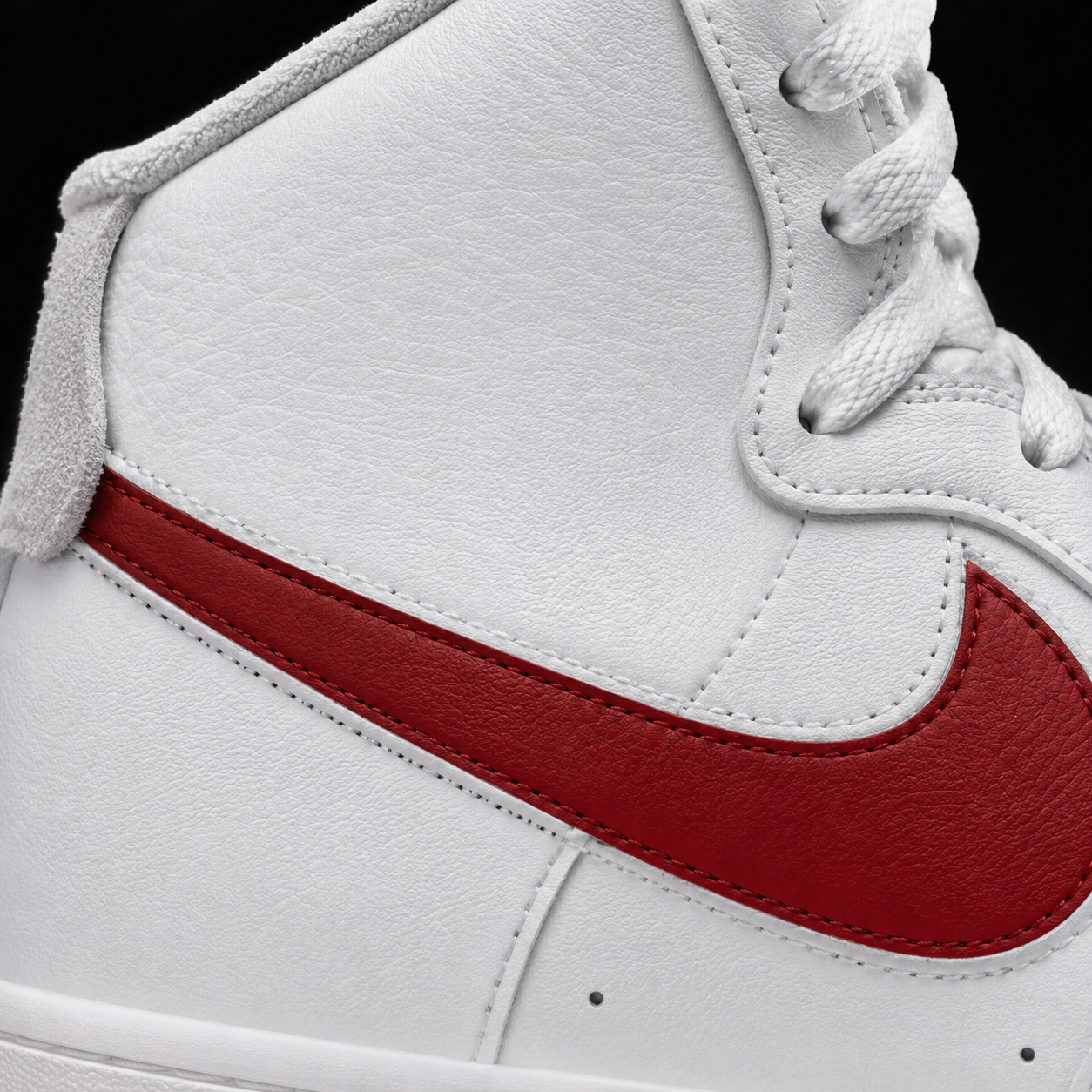 Nike Air Force 1 High '07 Summit White Gym Red, detalle de logo y material — Crazy!Duck Hype