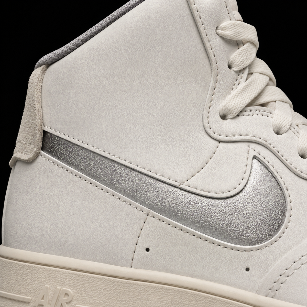 Nike Air Force 1 High '07 Vintage White Light Chocolate, detalle de logo y material — Crazy!Duck Hype