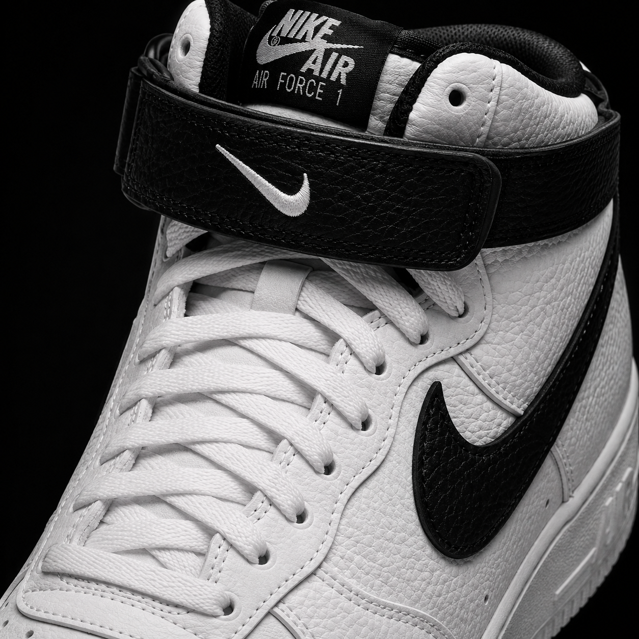 Nike Air Force 1 High '07 White Black, detalle de agujetas — Crazy!Duck Hype