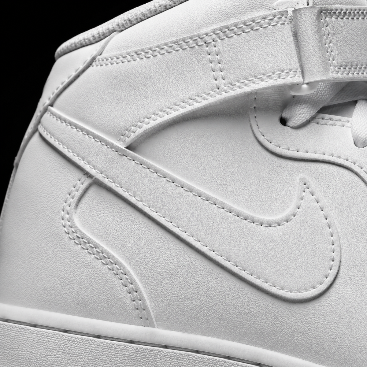 Nike Air Force 1 High '07 White, detalle de logo y material — Crazy!Duck Hype