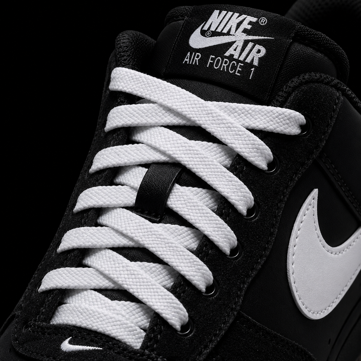 Nike Air Force 1 Low '07 Black Gum Light Brown, detalle de agujetas — Crazy!Duck Hype
