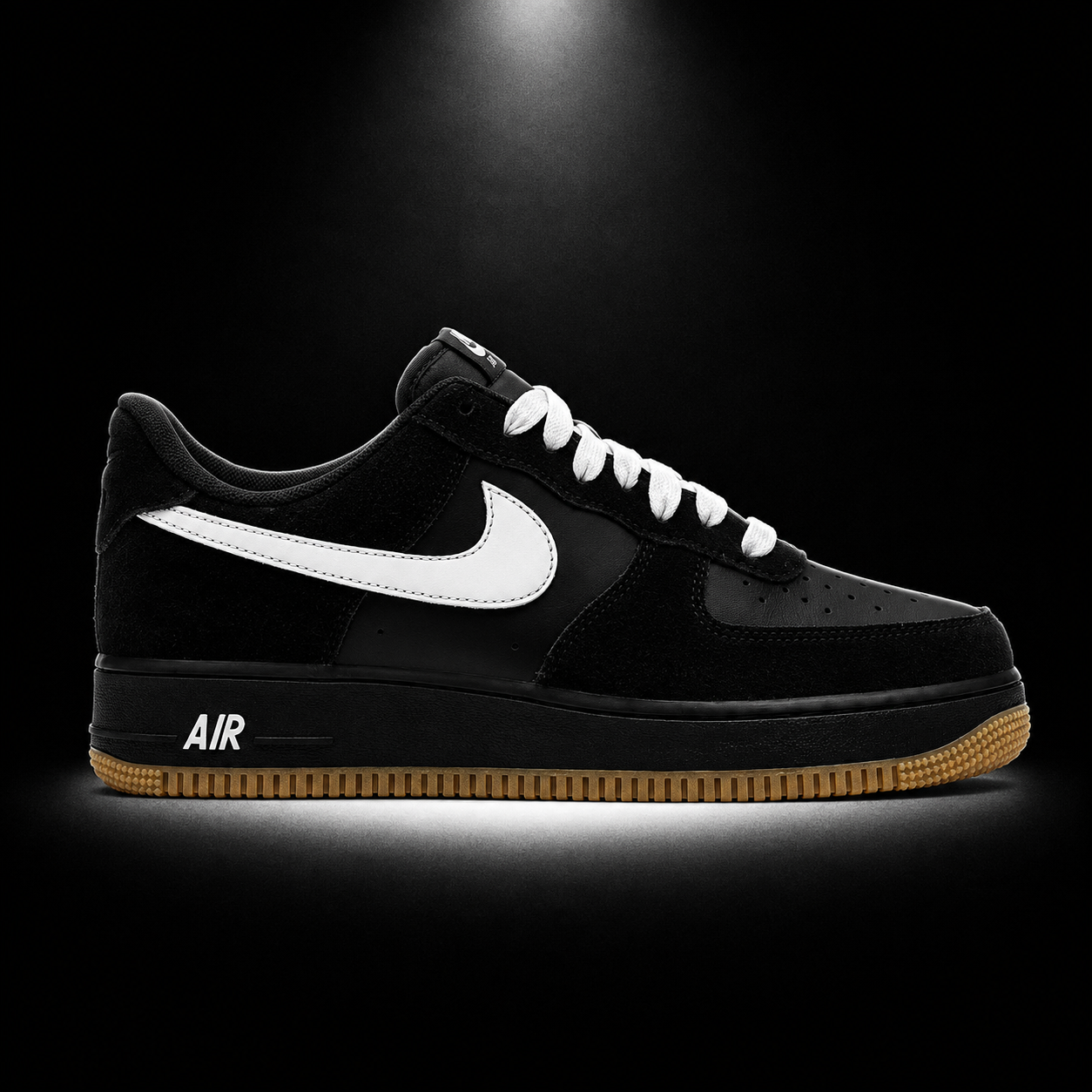 Nike Air Force 1 Low '07 Black Gum Light Brown, vista lateral — Crazy!Duck Hype