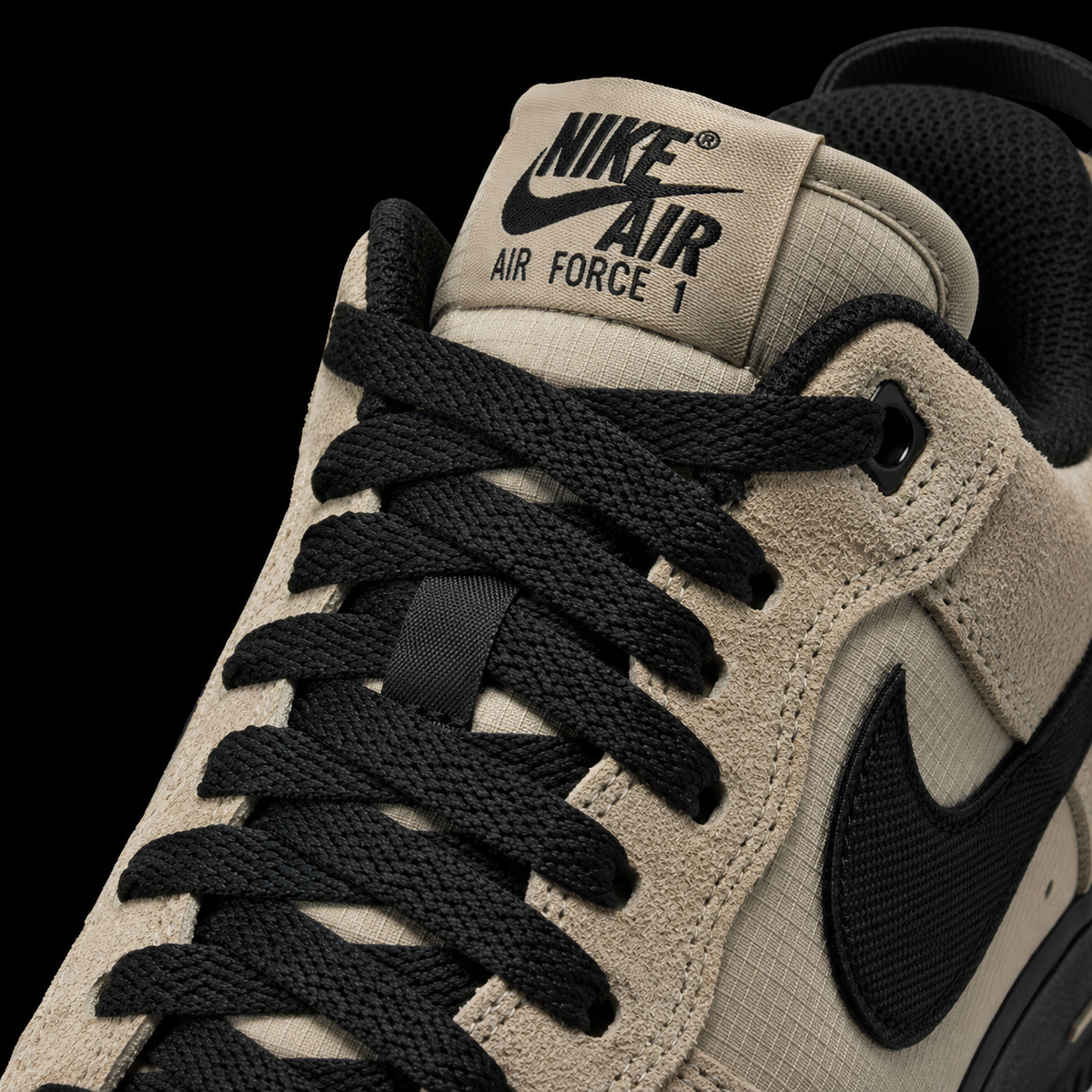 Nike Air Force 1 Low '07 Desert Khaki Black, detalle de agujetas — Crazy!Duck Hype