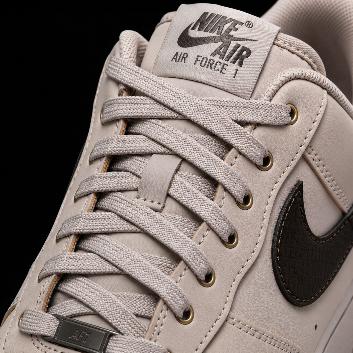 Nike Air Force 1 Low '07 Light Khaki Black, detalle de agujetas — Crazy!Duck Hype