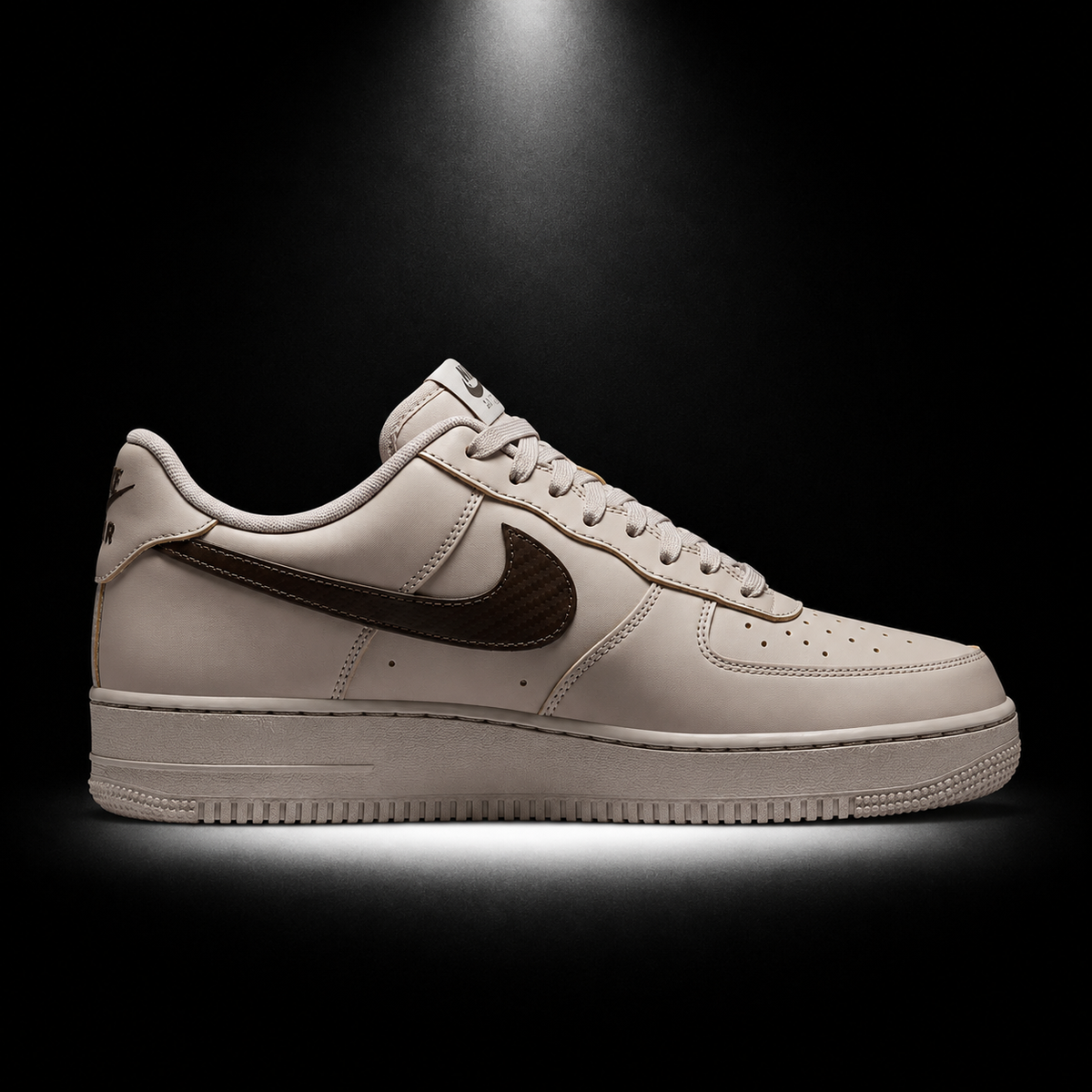 Nike Air Force 1 Low '07 Light Khaki Black, vista lateral — Crazy!Duck Hype