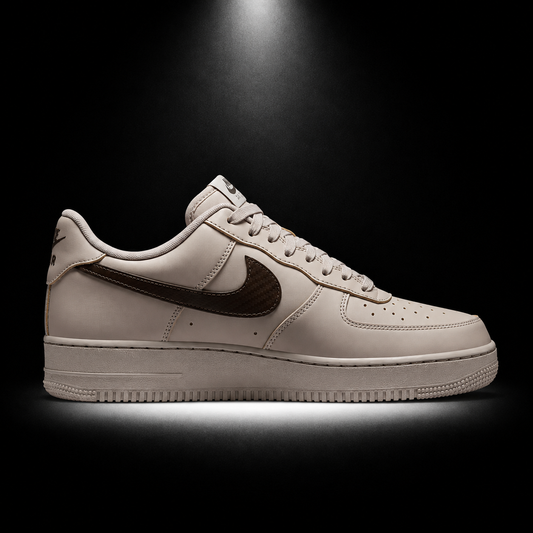 Nike Air Force 1 Low '07 Light Khaki Black, vista lateral — Crazy!Duck Hype