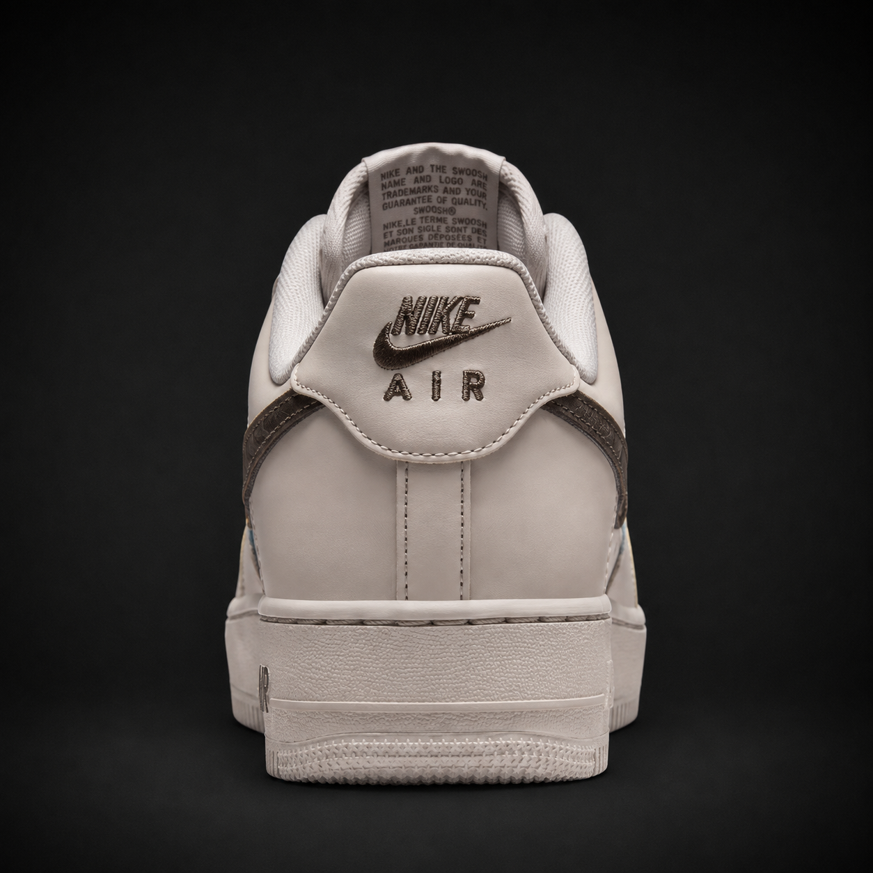 Nike Air Force 1 Low '07 Light Khaki Black, vista trasera — Crazy!Duck Hype