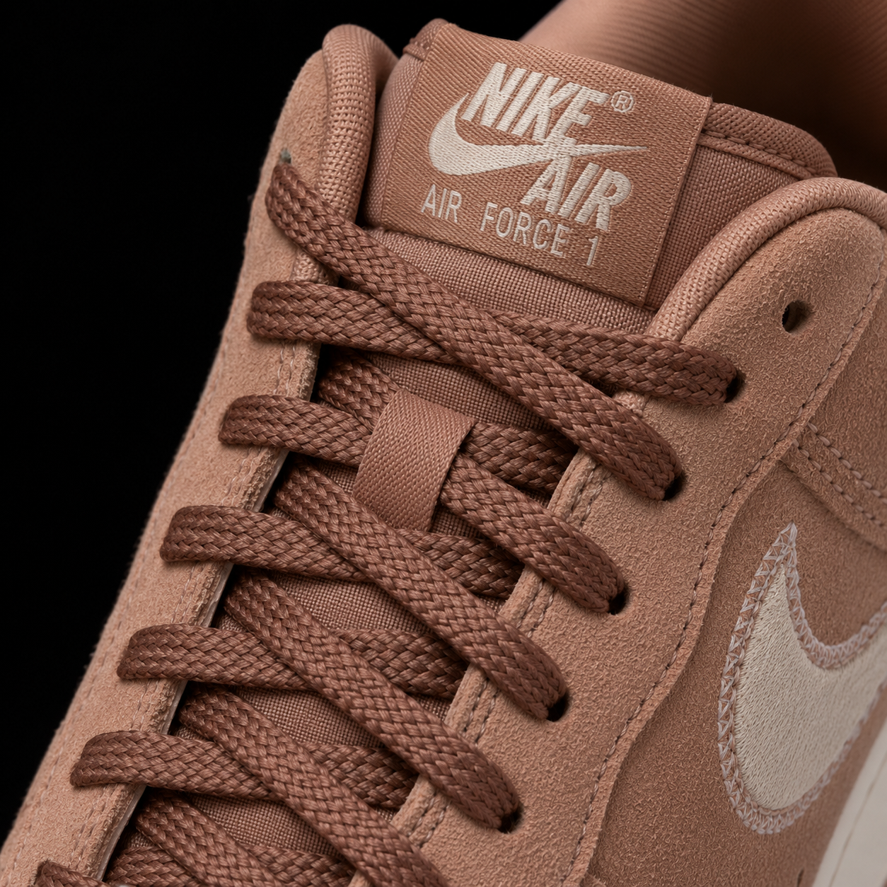 Nike Air Force 1 Low '07 Mink Brown Sail, detalle de agujetas — Crazy!Duck Hype