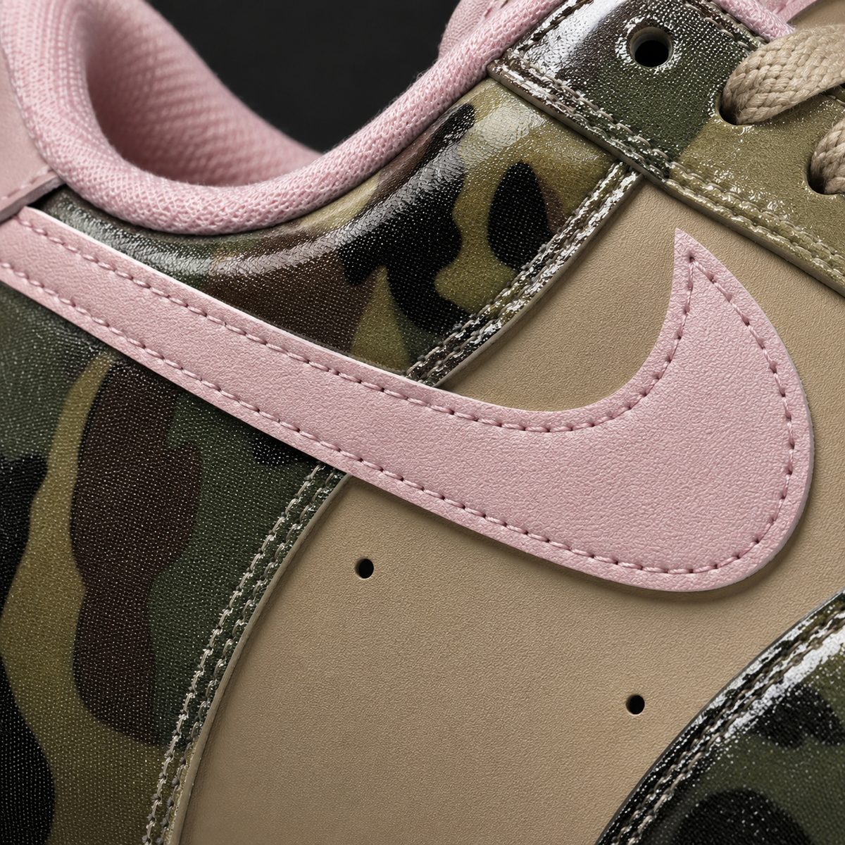 Nike Air Force 1 Low '07 Multi Color Khaki Pink, detalle de logo y material — Crazy!Duck Hype