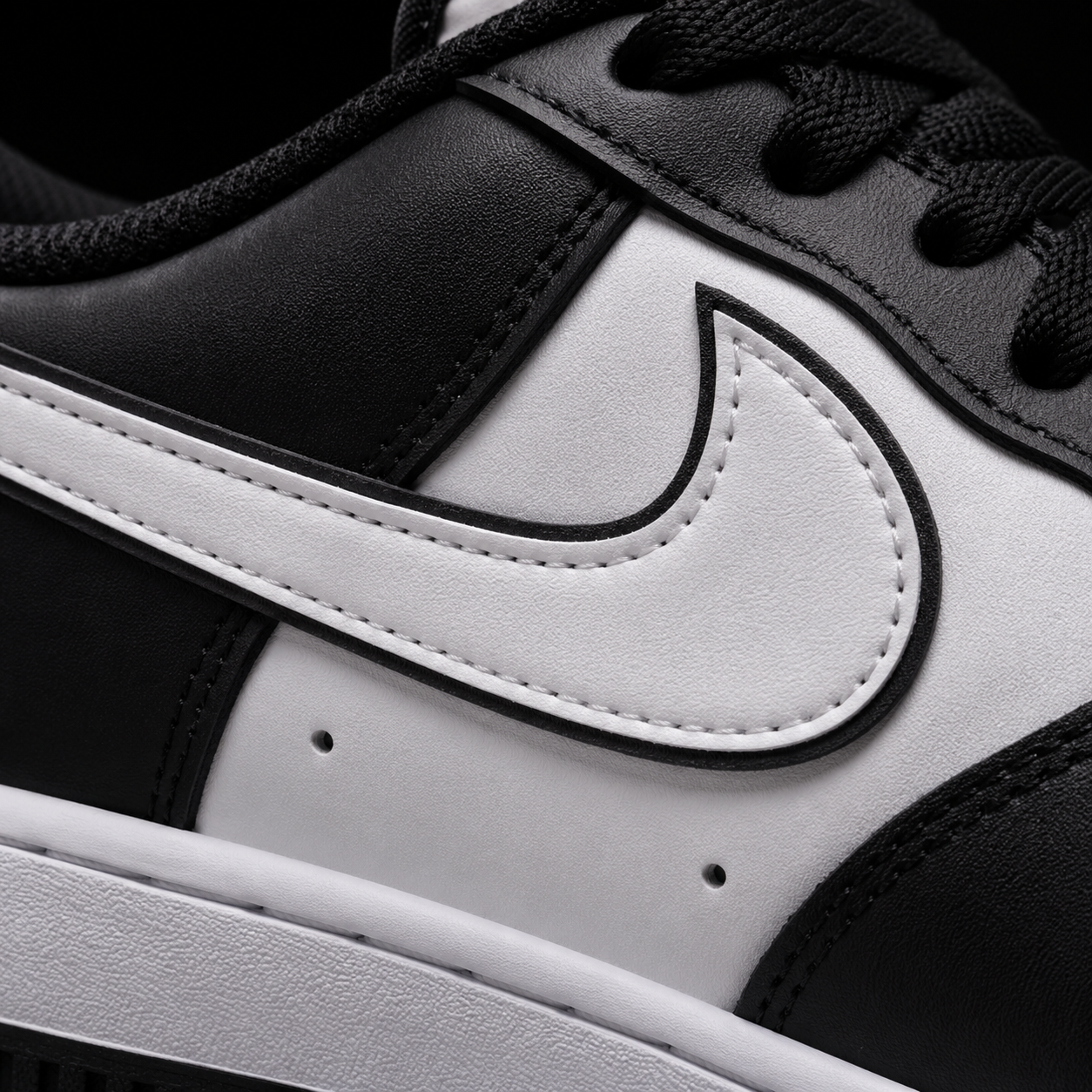 Nike Air Force 1 Low '07 Panda, detalle de logo y material — Crazy!Duck Hype