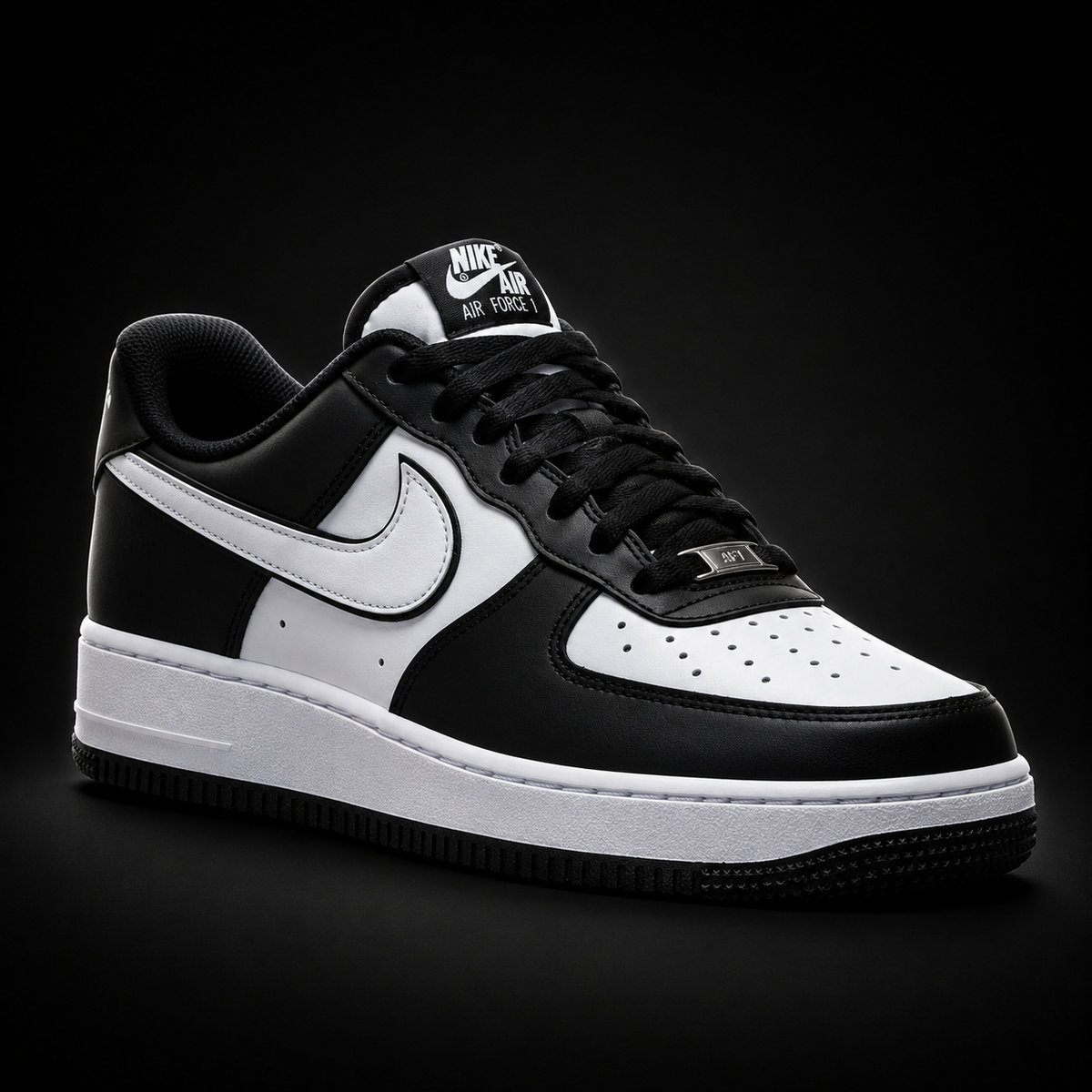 Nike Air Force 1 Low '07 Panda, vista frontal — Crazy!Duck Hype