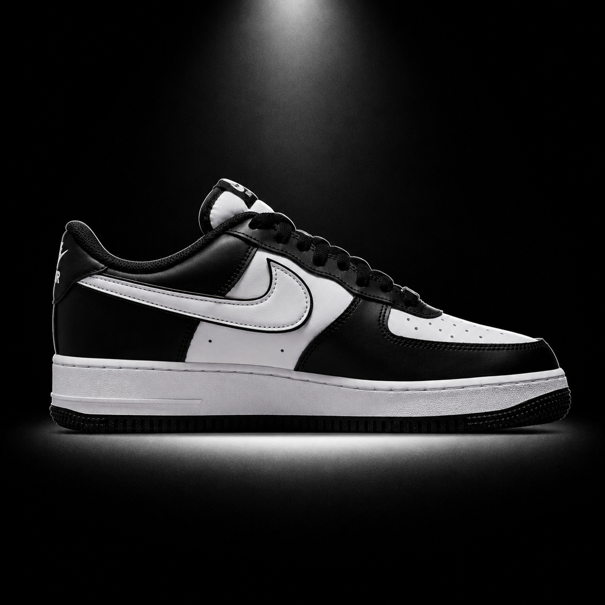 Nike Air Force 1 Low '07 Panda, vista lateral — Crazy!Duck Hype