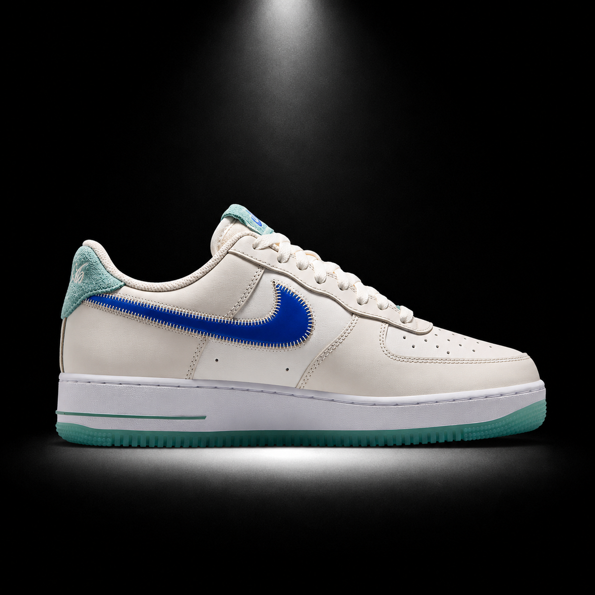 Nike Air Force 1 Low '07 Philadelphia, vista lateral — Crazy!Duck Hype