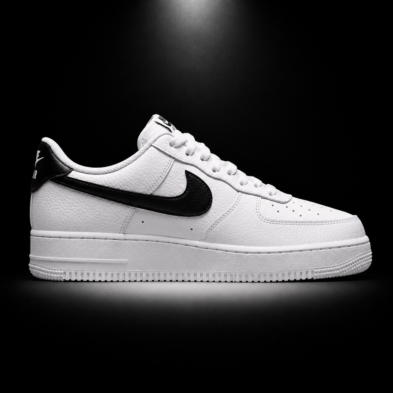 Nike Air Force 1 Low '07 White Black, vista lateral — Crazy!Duck Hype