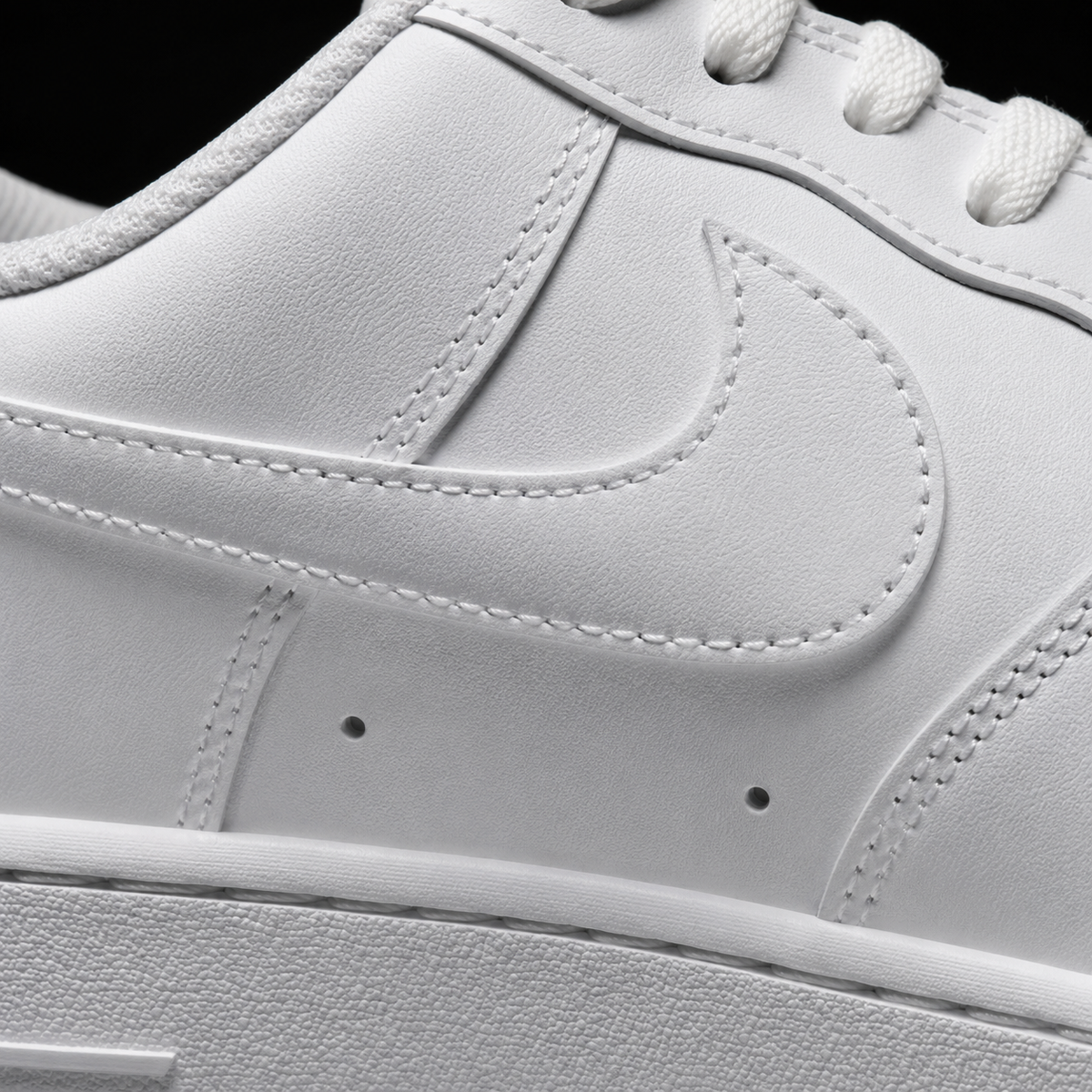 Nike Air Force 1 Low '07 White, detalle de logo y material — Crazy!Duck Hype