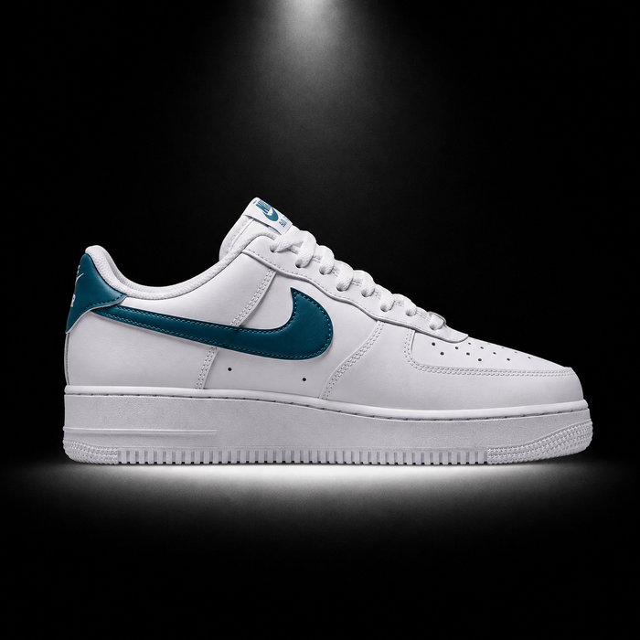 Nike Air Force 1 Low '07 White Smokey Blue, vista lateral — Crazy!Duck Hype