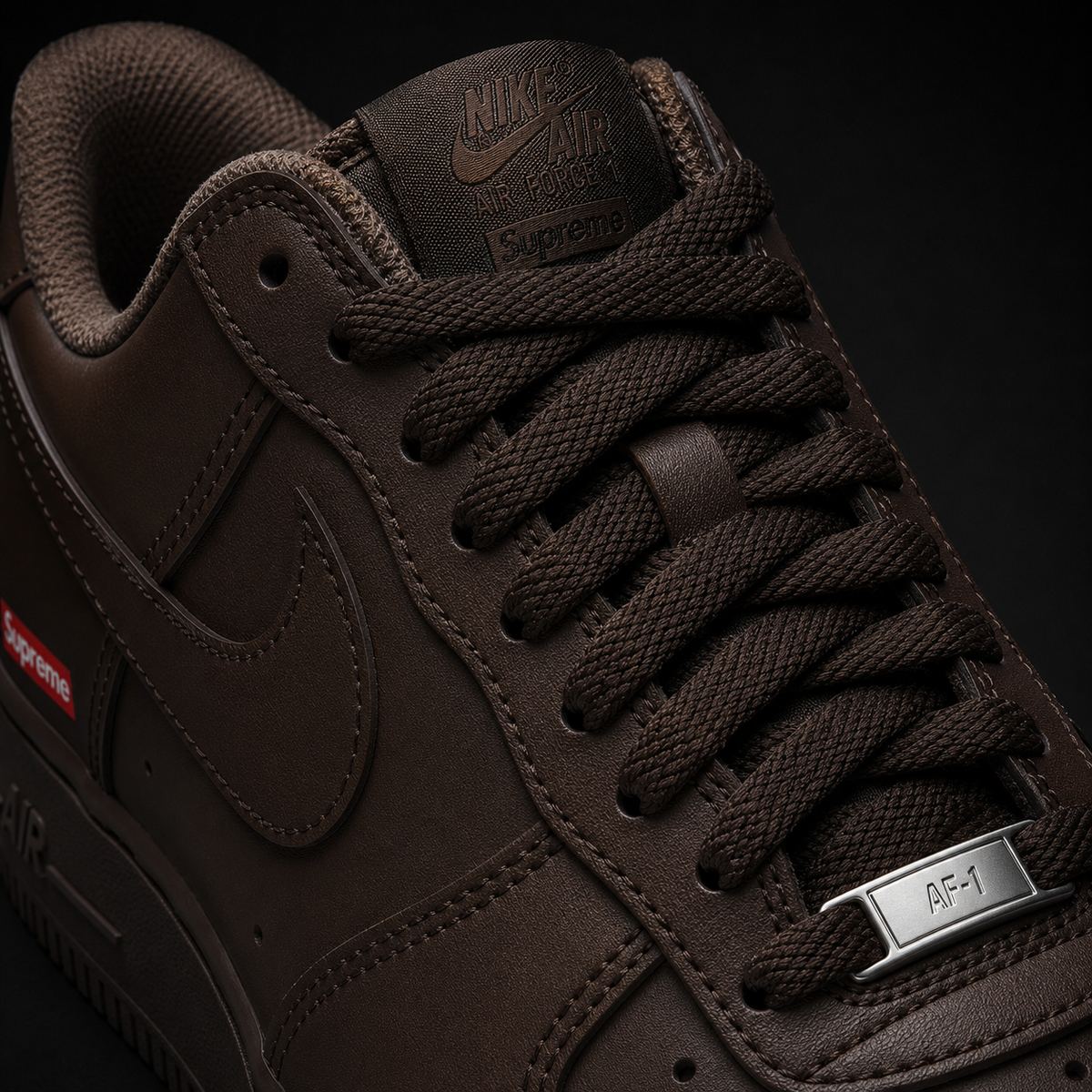 Nike Air Force 1 Low Supreme Baroque Brown, detalle de agujetas — Crazy!Duck Hype