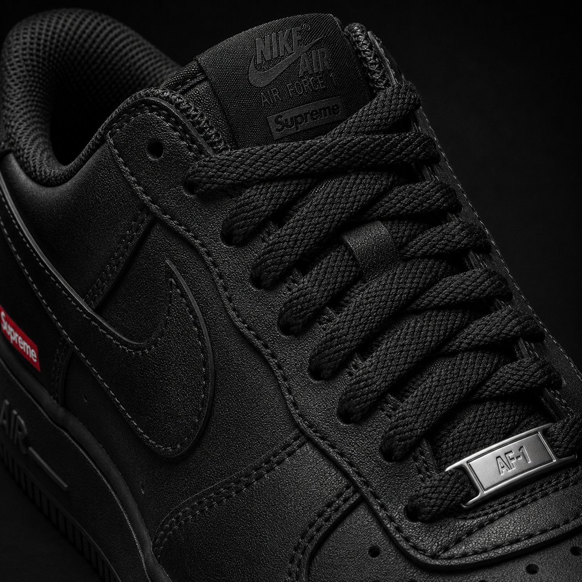 Nike Air Force 1 Low Supreme Black Black, detalle de agujetas — Crazy!Duck Hype