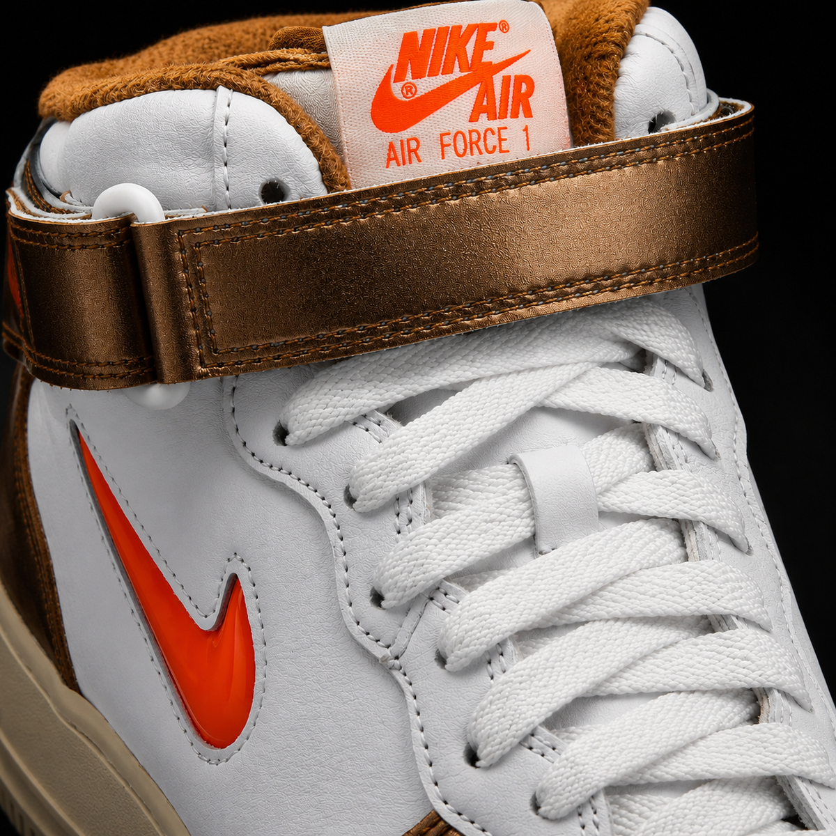 Nike Air Force 1 Mid '07 Ale Brown, detalle de agujetas — Crazy!Duck Hype