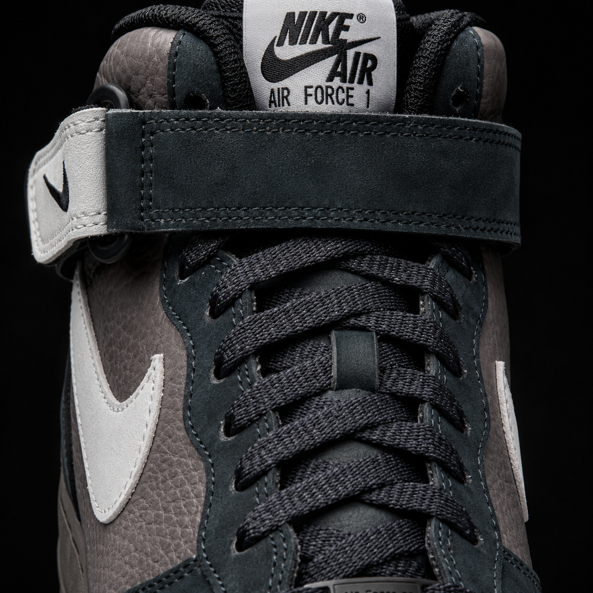 Nike Air Force 1 Mid '07 Berlin Cave Stone, detalle de agujetas — Crazy!Duck Hype