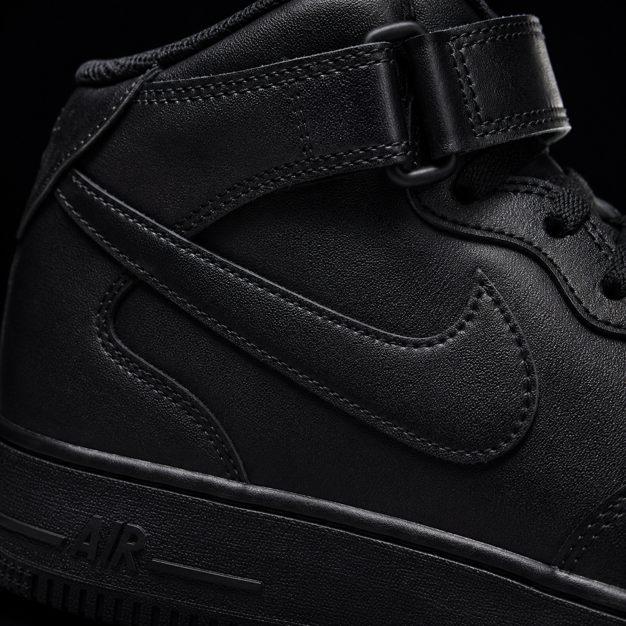 Nike Air Force 1 Mid '07 Black, detalle de logo y material — Crazy!Duck Hype