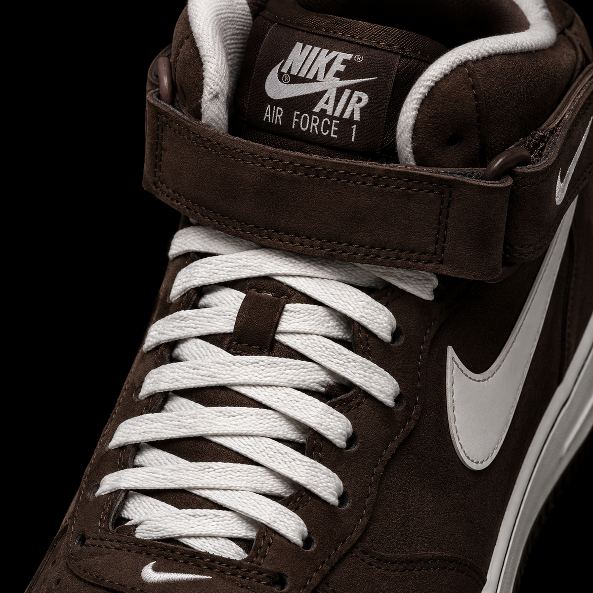 Nike Air Force 1 Mid '07 Chocolate Cream, detalle de agujetas — Crazy!Duck Hype