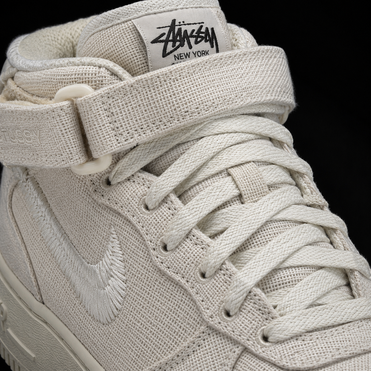 Nike Air Force 1 Mid '07 Fossil Sail, detalle de agujetas — Crazy!Duck Hype