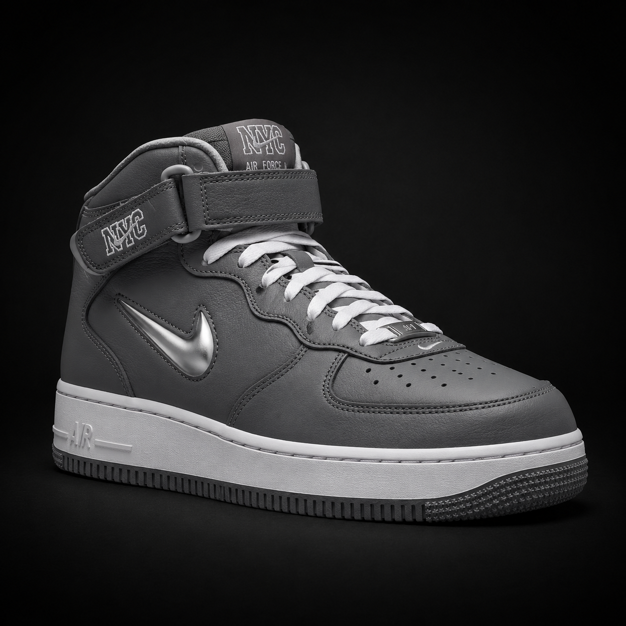 Nike Air Force 1 Mid '07 NYC Cool Grey, vista frontal — Crazy!Duck Hype