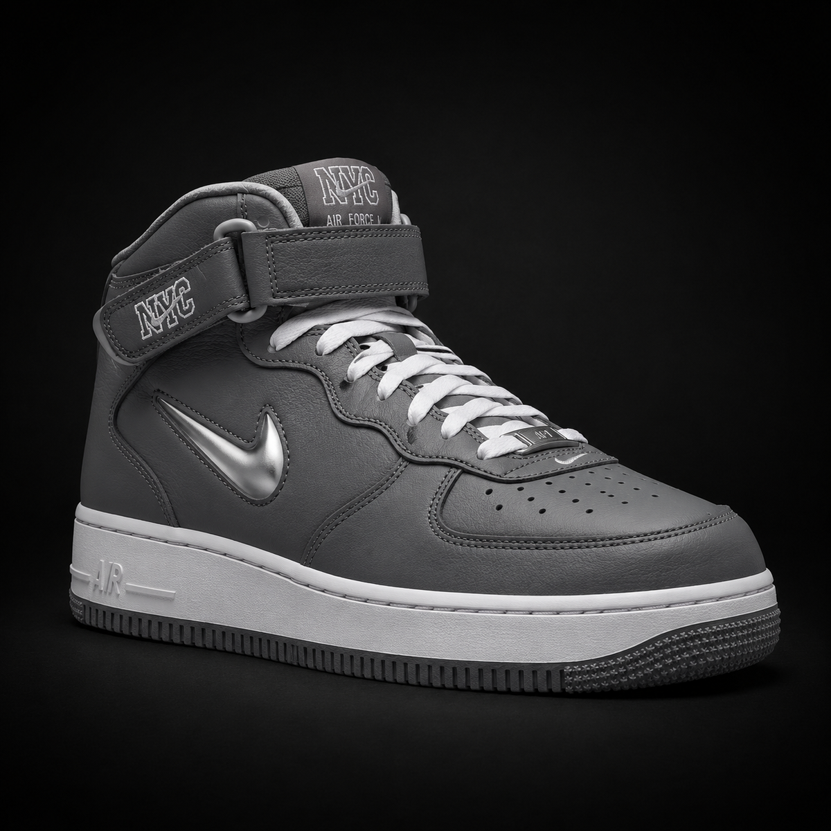 Nike Air Force 1 Mid '07 NYC Cool Grey, vista frontal — Crazy!Duck Hype