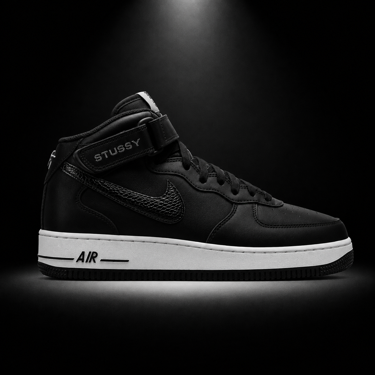 Nike Air Force 1 Mid '07 Stussy Black White, vista lateral — Crazy!Duck Hype