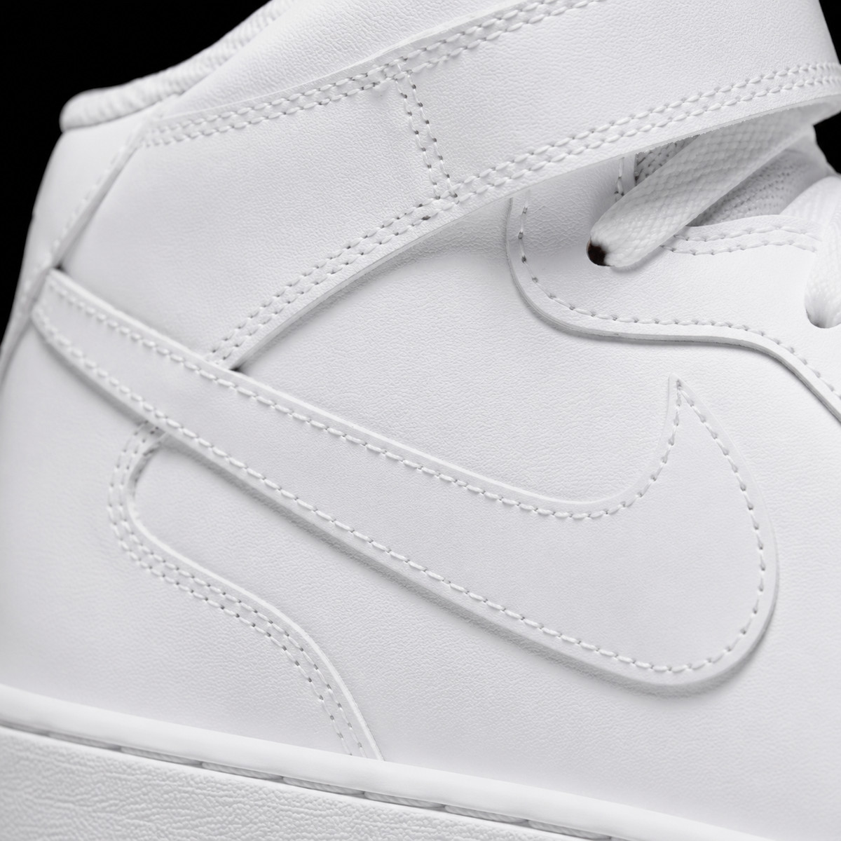 Nike Air Force 1 Mid '07 White, detalle de logo y material — Crazy!Duck Hype