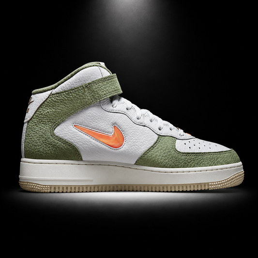 Nike Air Force 1 Mid '07 White Oil Green, vista lateral — Crazy!Duck Hype