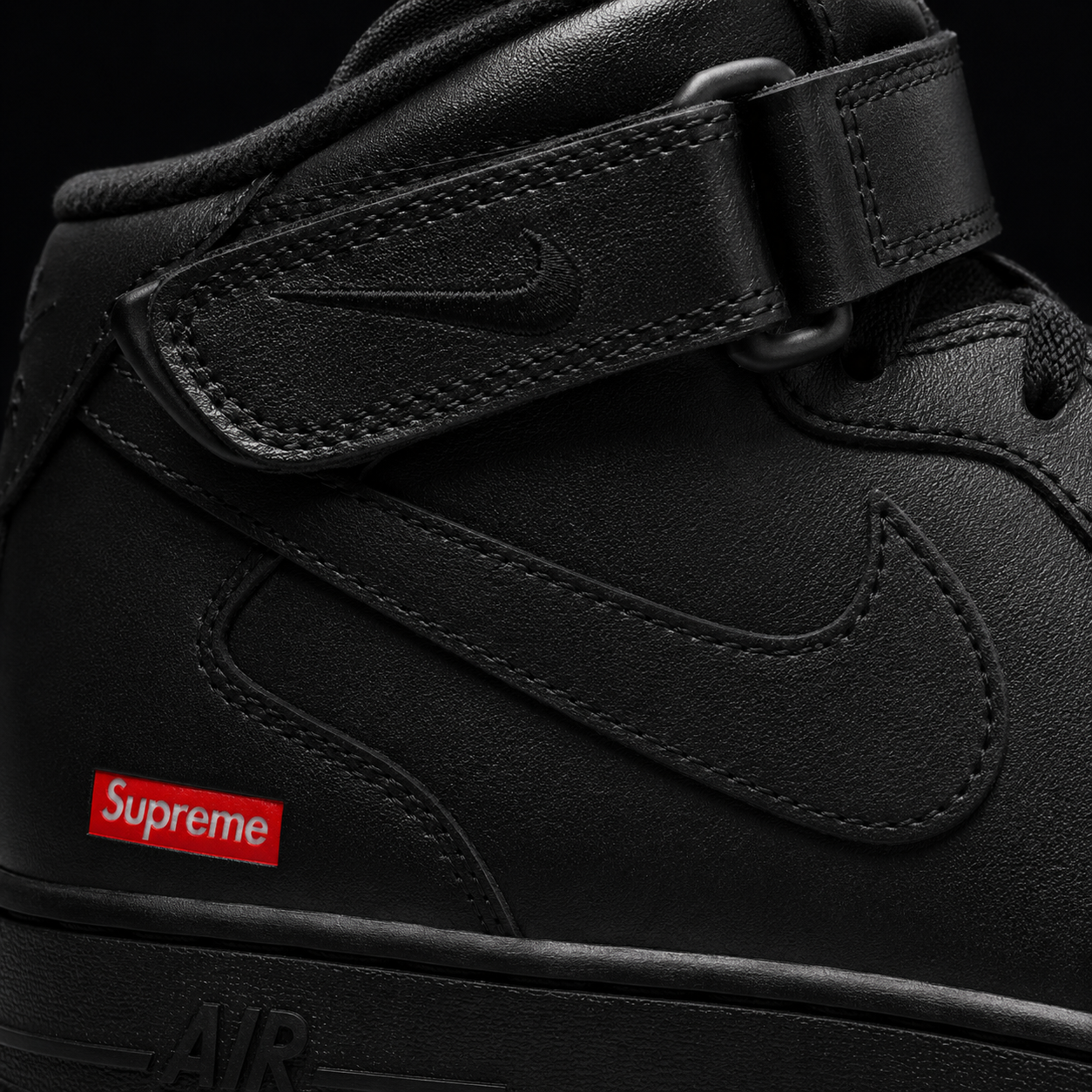 Nike Air Force 1 Mid Supreme Black Black, detalle de logo y material — Crazy!Duck Hype