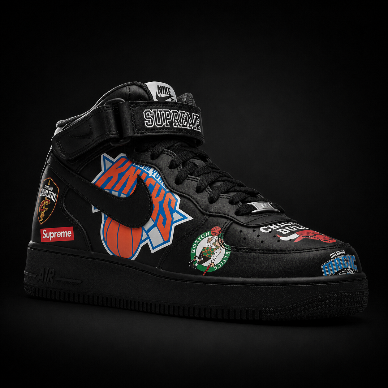 Nike Air Force 1 Mid Supreme NBA Black Black, vista frontal — Crazy!Duck Hype