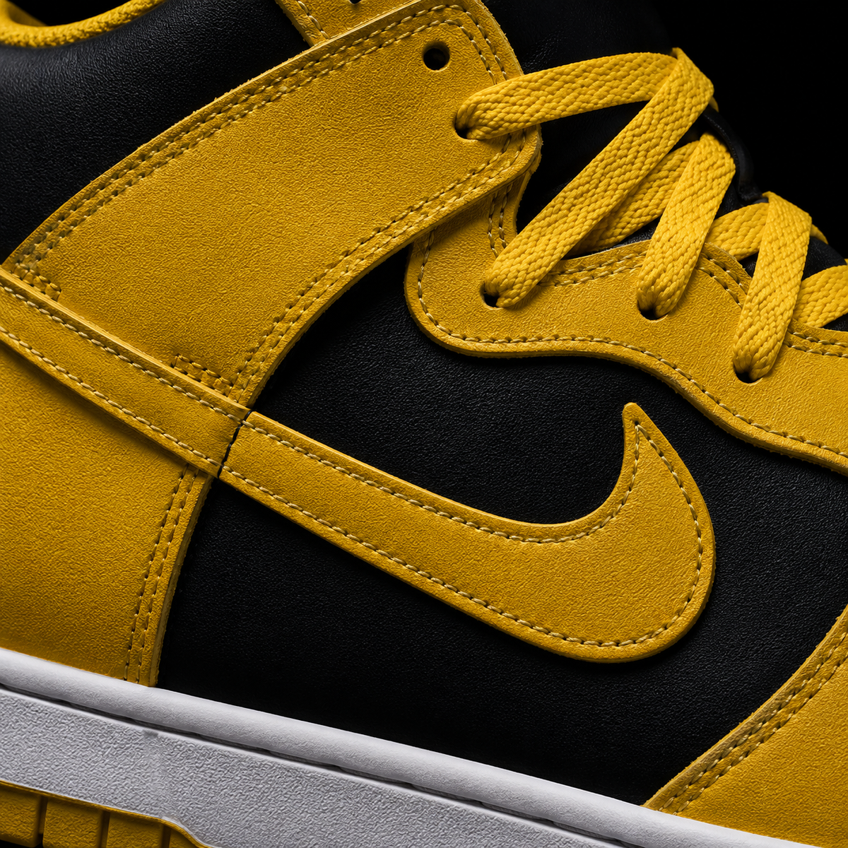 Nike Dunk High Iowa, detalle de logo y material — Crazy!Duck Hype