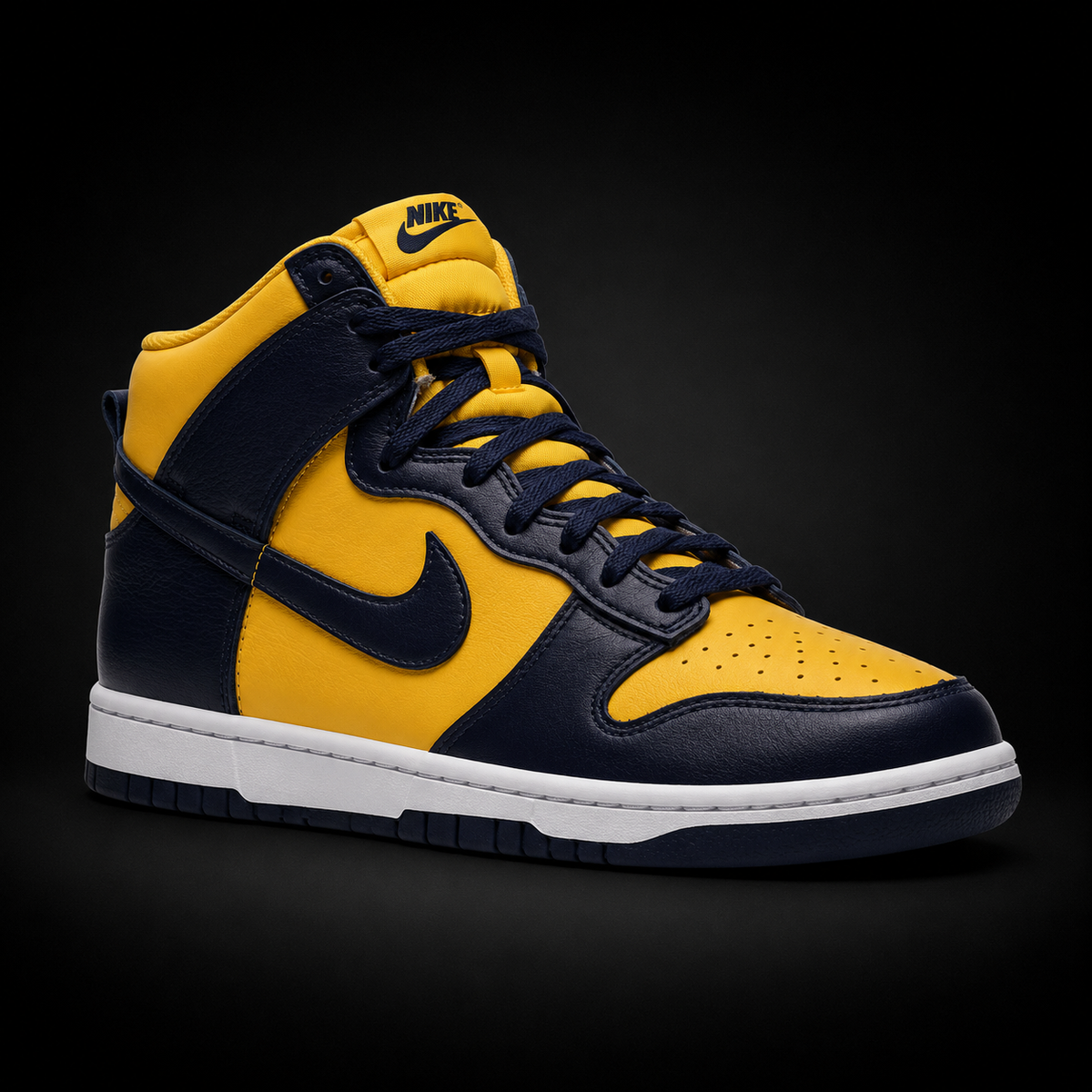 Nike Dunk High Michigan, vista frontal — Crazy!Duck Hype