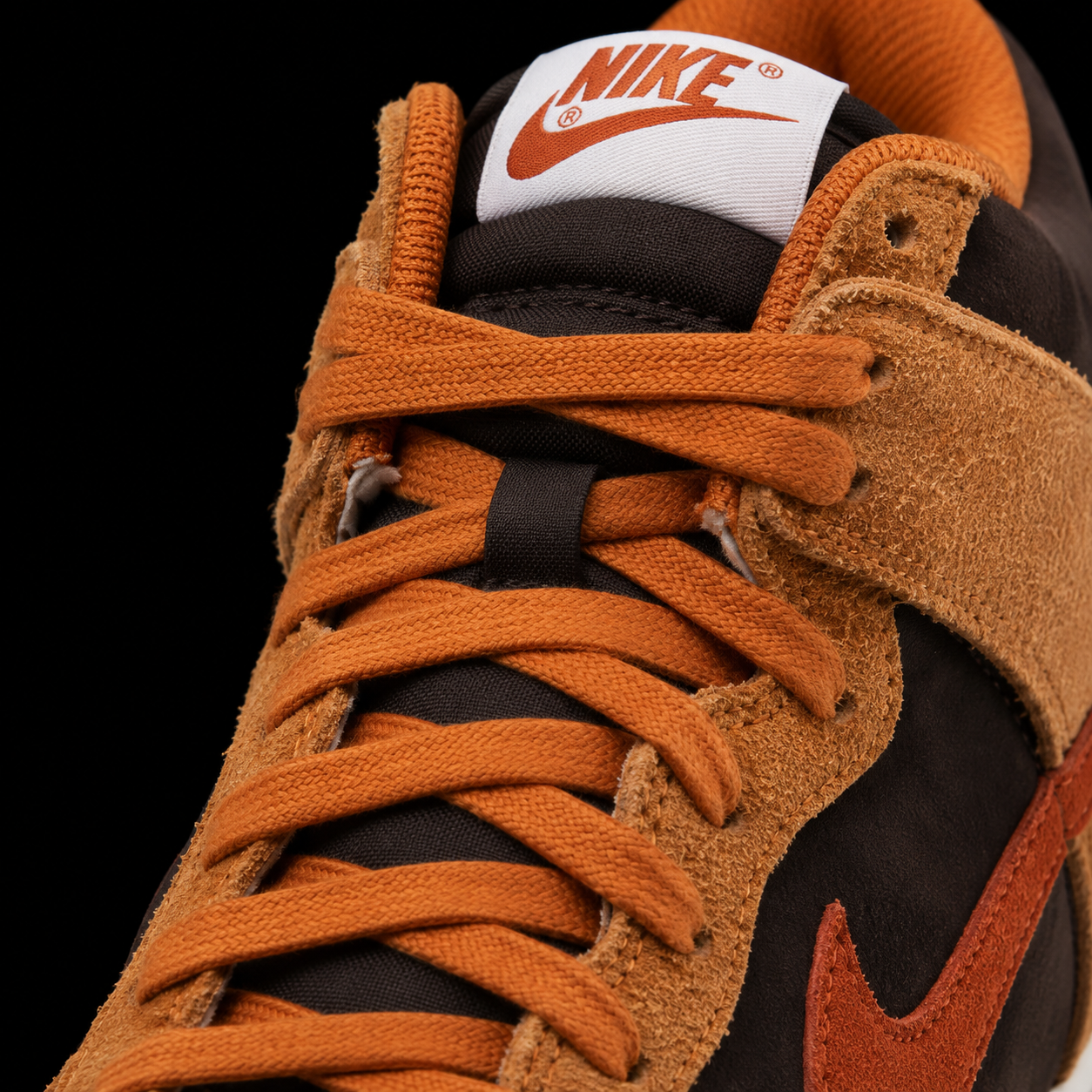 Nike Dunk High Premium Dark Russet, detalle de agujetas — Crazy!Duck Hype