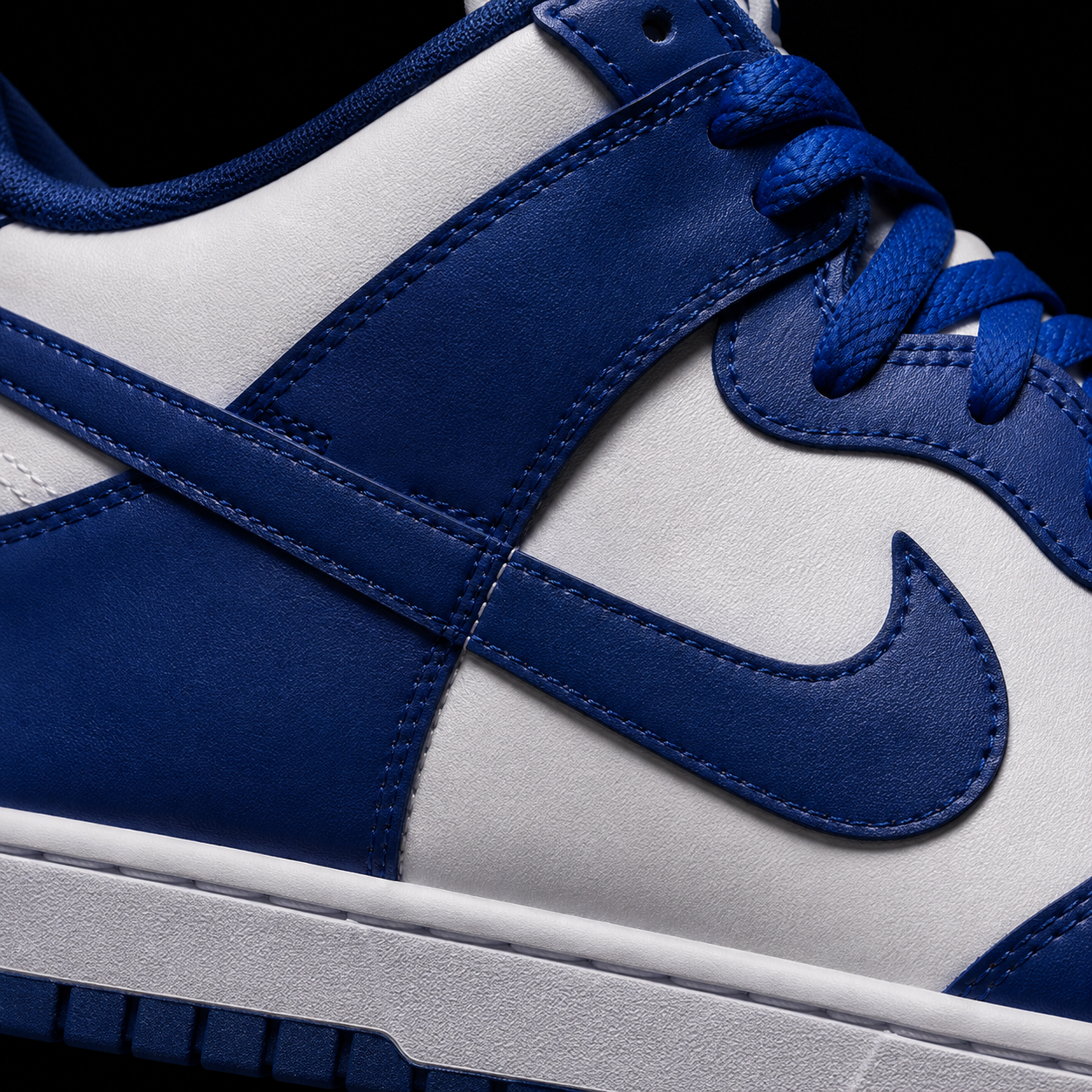 Nike Dunk High Royal Blue, detalle de logo y material — Crazy!Duck Hype
