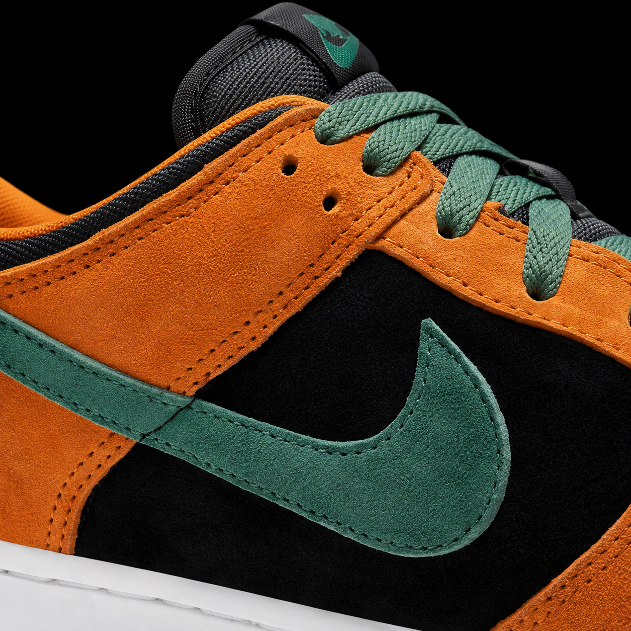 Nike Dunk Low Ceramic, detalle de logo y material — Crazy!Duck Hype