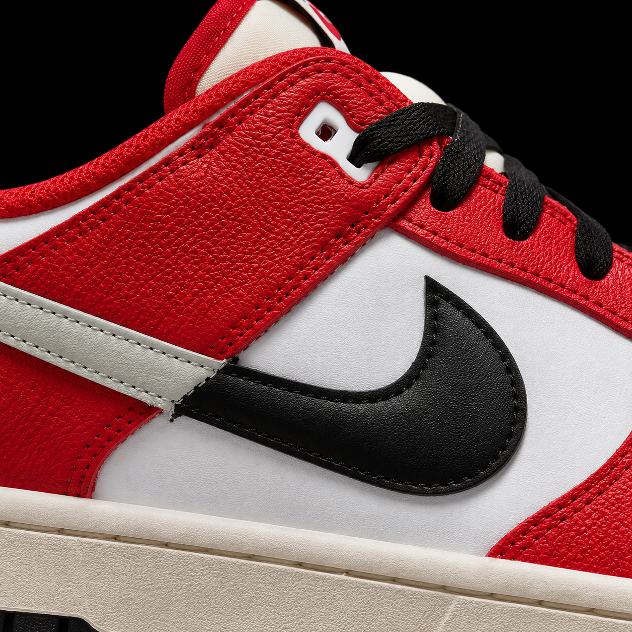 Nike Dunk Low Chicago Split, detalle de logo y material — Crazy!Duck Hype