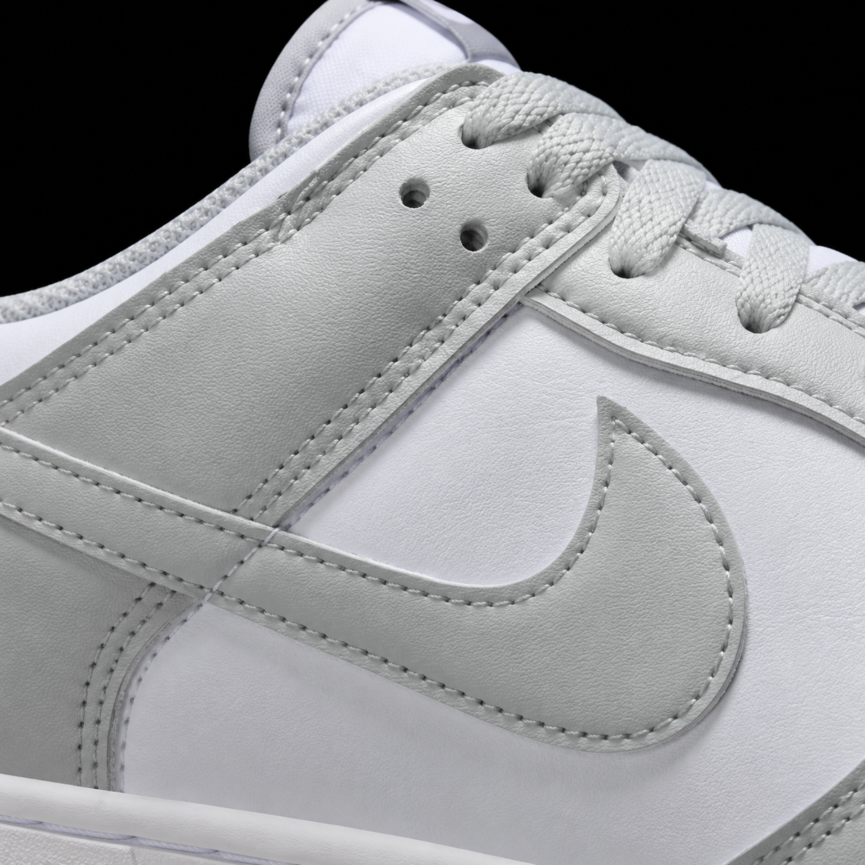 Nike Dunk Low Grey Fog, detalle de logo y material — Crazy!Duck Hype