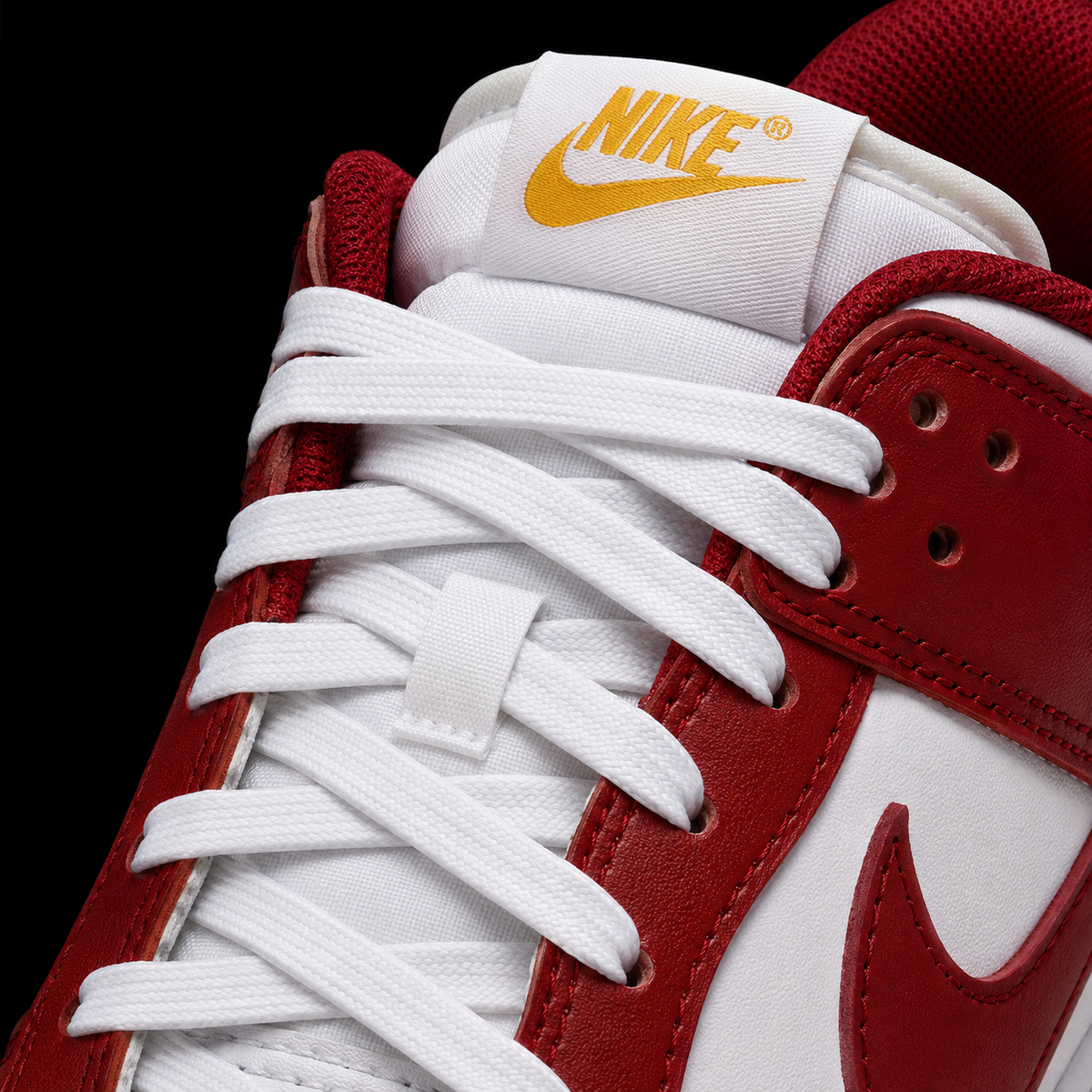 Nike Dunk Low Gym Red, detalle de agujetas — Crazy!Duck Hype