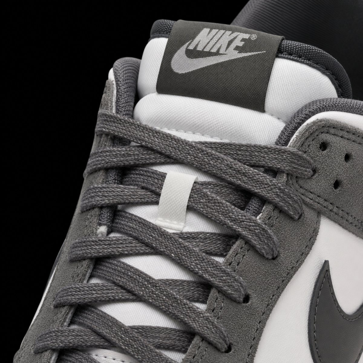 Nike Dunk Low Light Brown Smoke Grey, detalle de agujetas — Crazy!Duck Hype