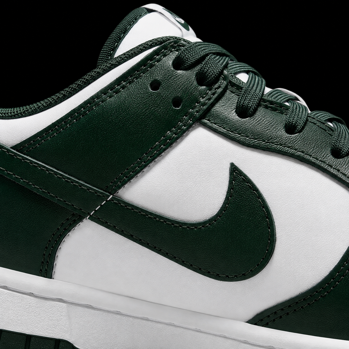 Nike Dunk Low Michigan State, detalle de logo y material — Crazy!Duck Hype
