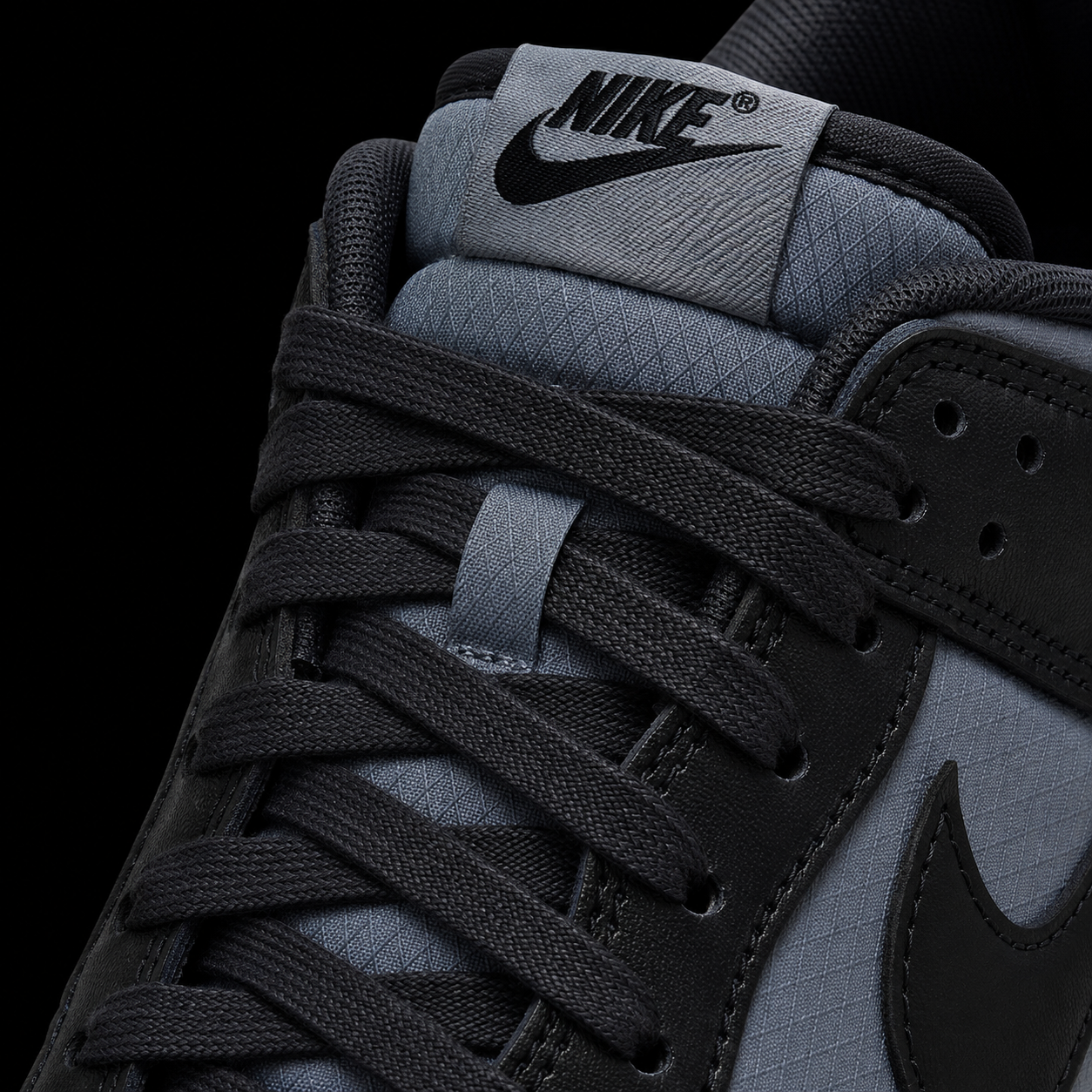 Nike Dunk Low Off-Noir Smoke Grey, detalle de agujetas — Crazy!Duck Hype